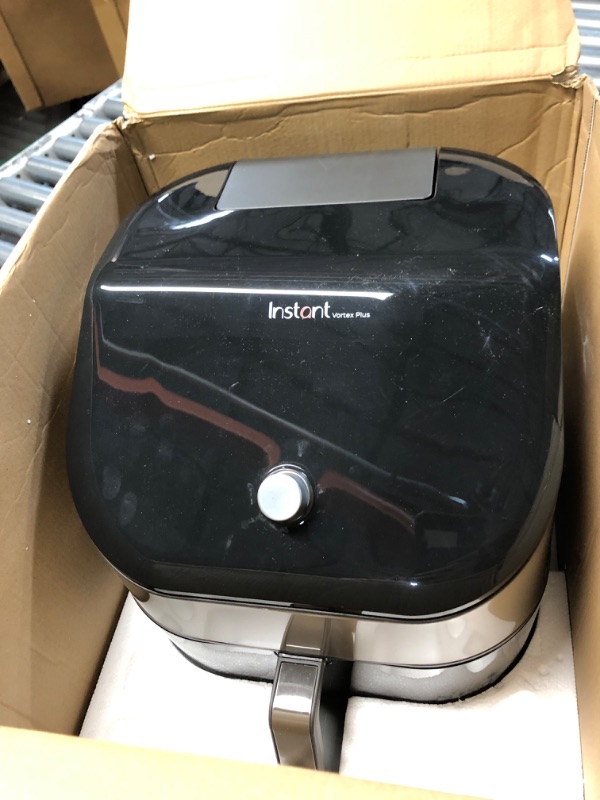 Photo 1 of (POWER TESTED) (USED/FAIR) Instant Pot Vortex Plus 6QT Air Fryer with Odor Erase Technology,6-in-1 Functions that Crisps,Roasts, Broils,Dehydrates, Bakes & Reheats, 100+In-App Recipes, from the Makers of Instant Pot,1700W,Black