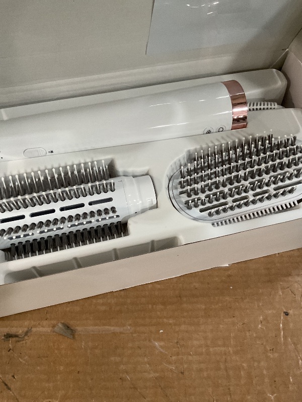 Photo 1 of "T3 AireBrush Duo Interchangeable Hot Air Blow Dry Brush with Two Attachments ? Includes 15 Heat and Speed Combinations, T3 IonFlow Technology, Volume Booster Switch, Lock-in Cool Shot"