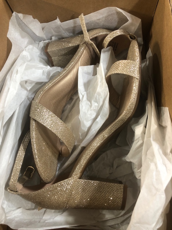 Photo 1 of ***(HEAVILY USED/ MINOR DAMAGE)***DREAM PAIRS Women's Chunk Low Heel Pump Sandals,Size 8W,Gold-Glitter,CHUNK