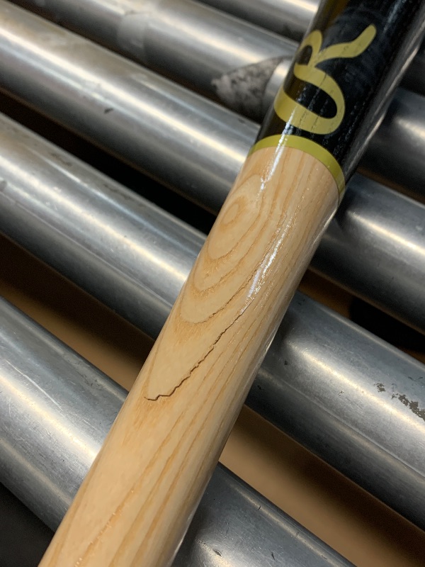 Photo 1 of *** STOCK PHOTO FOR REFERTENCE ONLY*** CRACK BELOW BARREL, SEE PHOTOS*** RAWLINGS HARD AS PRO 32IN