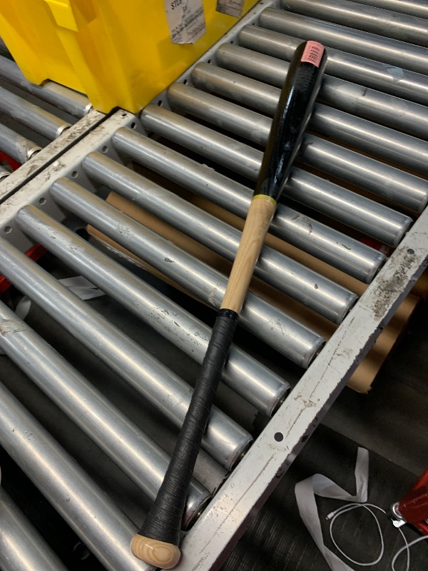 Photo 1 of *** STOCK PHOTO FOR REFERTENCE ONLY*** CRACK BELOW BARREL, SEE PHOTOS*** RAWLINGS HARD AS PRO 32IN