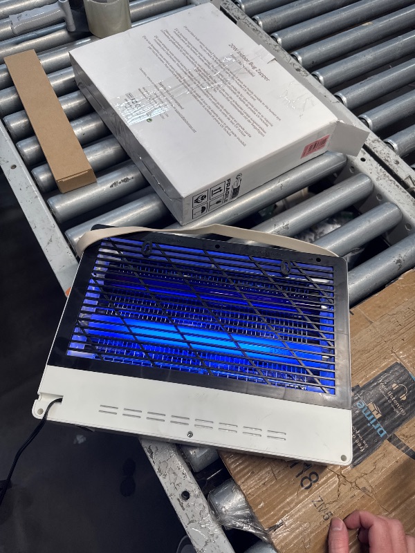 Photo 1 of (ONE LIGHT IS DMAGED) (USED/FAIR) GeckoMan Quiet Hybrid Spectrum 20W Indoor Bug Zapper Indoor Fruit Fly Traps for Indoors Mosquito Zapper Electric Fly Zapper for Home Moth Light Gnat Insect Killer with 2 Replacement Bulbs