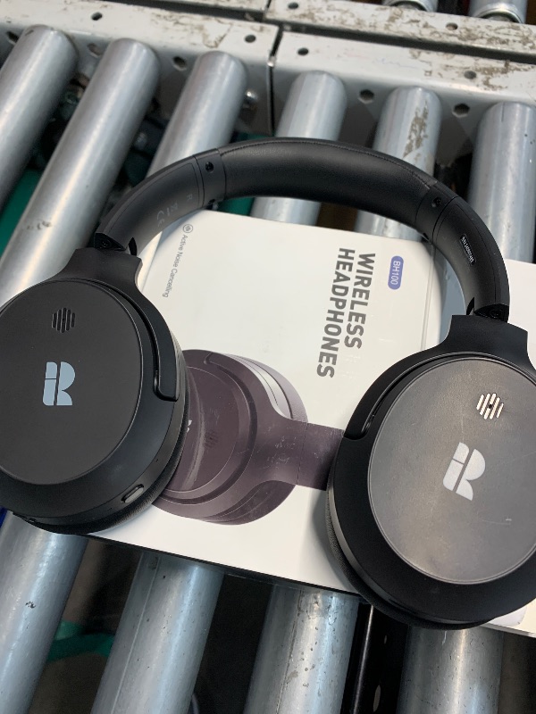 Photo 1 of (used) Bluetooth Headphones, Hybrid Active Noise Cancelling Wireless Headphones Over Ear with Microphone, Up to 140H Playtime
