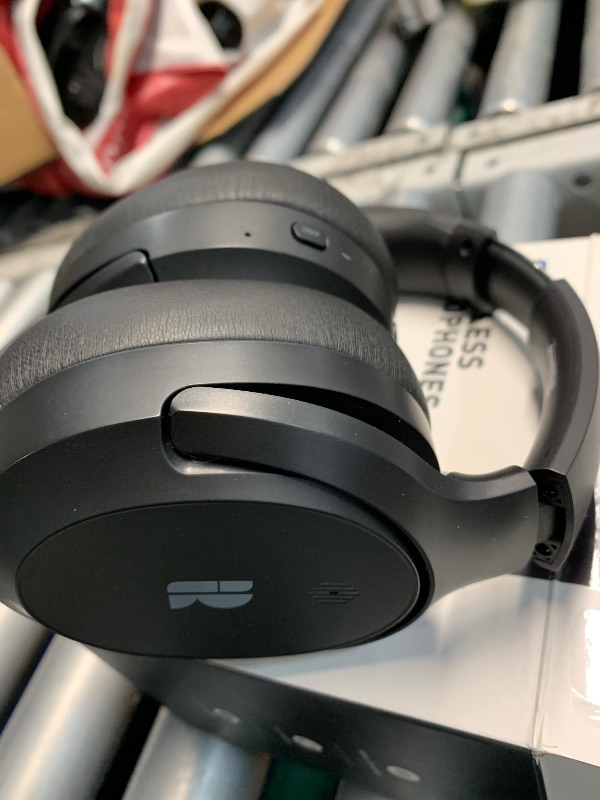 Photo 1 of (used) Bluetooth Headphones, Hybrid Active Noise Cancelling Wireless Headphones Over Ear with Microphone, Up to 140H Playtime