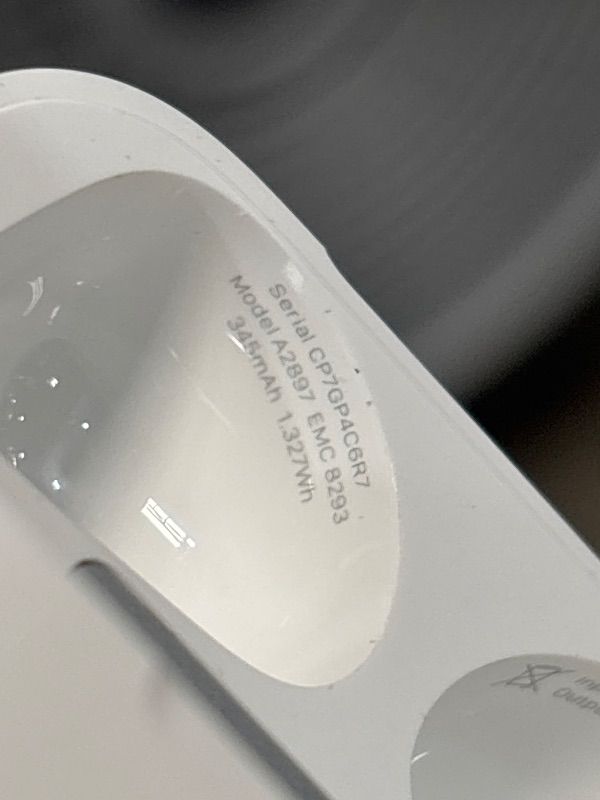 Photo 1 of ***CASE FUNCTIONS/UNKNOWN IF AIRPODS DO***

Apple AirPods (3rd Generation) Wireless Ear Buds, Bluetooth Headphones, Personalized Spatial Audio, Sweat and Water Resistant, Lightning Charging Case Included, Up to 30 Hours of Battery Life