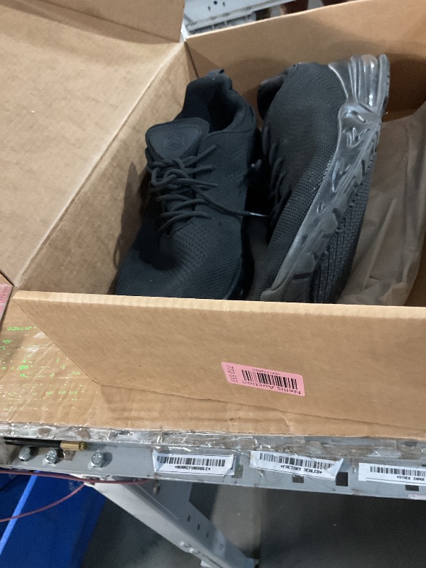 Photo 1 of (used)(no insoles)(needs inserts) LARNMERN Wide Mens Non Slip Shoes Walking Water Resistant Food Service 13W