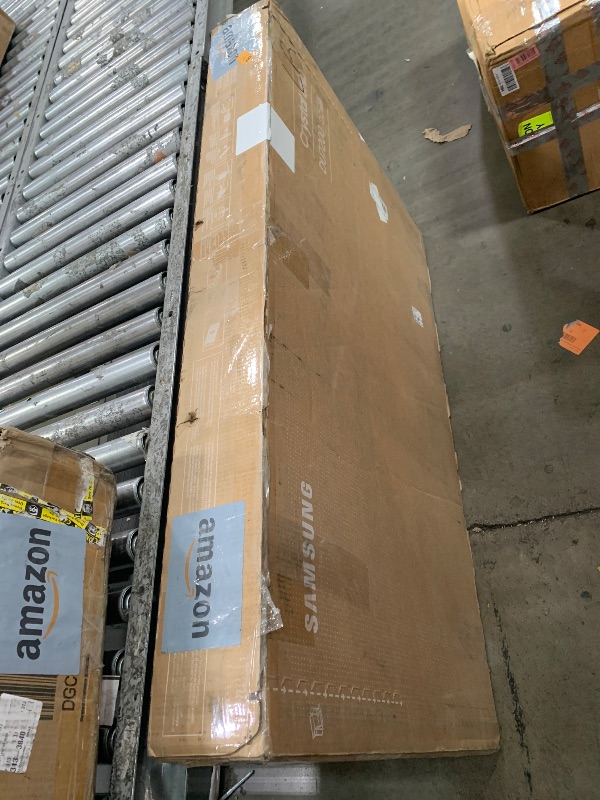 Photo 1 of ***DAMAGED SCREN***Samsung 55-Inch Class Crystal UHD 4K DU7200 Series HDR Smart TV w/Object Tracking Sound Lite, PurColor, Motion Xcelerator, Mega Contrast, Q-Symphony (UN55DU7200, 2024 Model)