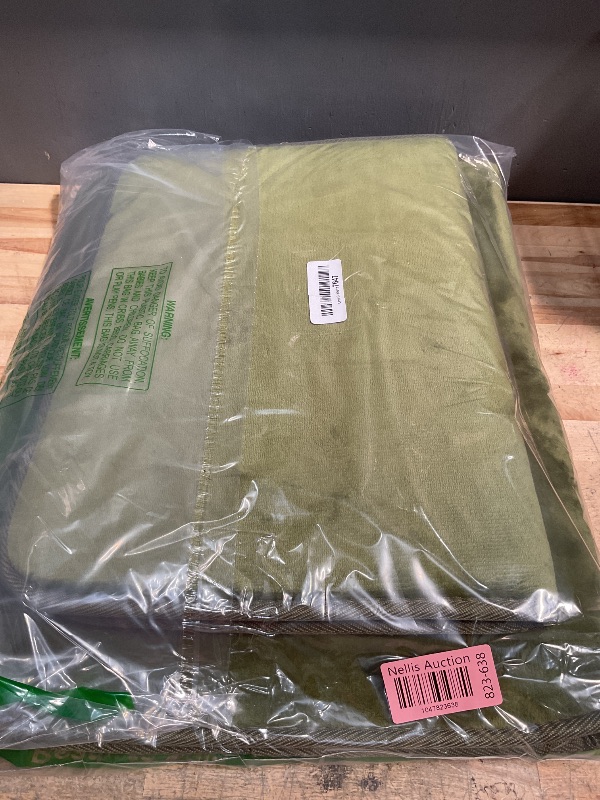 Photo 1 of Clara Clark 2 Piece Bathroom Rugs Bath Mat Set, Velvet Memory Foam Bath Mats for Bathroom - Non-Slip, PVC Backing Bath Rugs, Washable - Dries Quickly, Green
