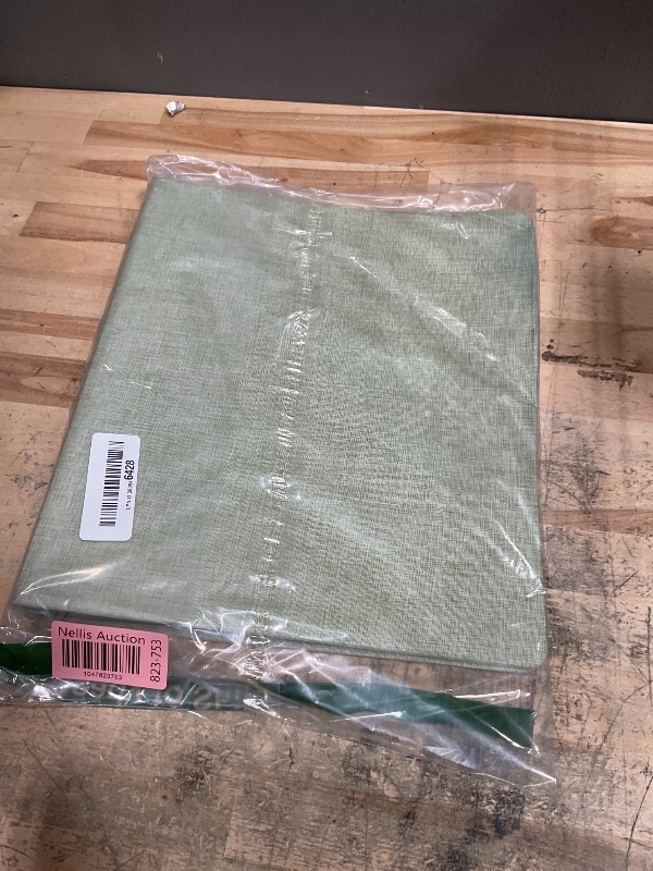 Photo 1 of Clothes Binder, 3 Ring 1", green
