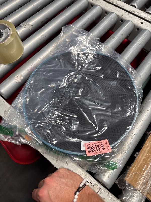 Photo 1 of (BAGGED) (USED/FAIR) WENWELL Large Microwave Splatter Cover & Silicone Mat,12 Inchs Vented Collapsible Guard dish Plate lid & Round Kitchen mat for food
