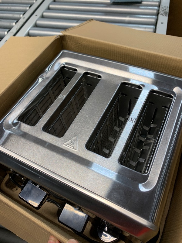 Photo 1 of (used)(damaged)(see images) Hamilton Beach 4 Slice Toaster with Extra-Wide Slots, Bagel Setting, Toast Boost, Slide-Out Crumb Tray