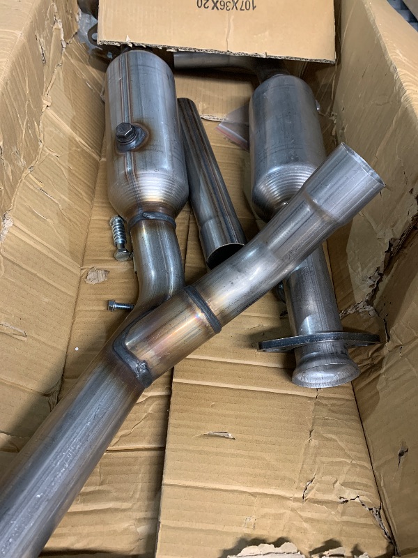 Photo 1 of (damaged)(sold for parts) FortunaFlow Catalytic Converter Compatible with Ford Explorer 2006-2010 4.0L,Replace 16434,645430,19378,8L2Z-5F250-A,6L2Z-5F250-AB (EPA Compliant)