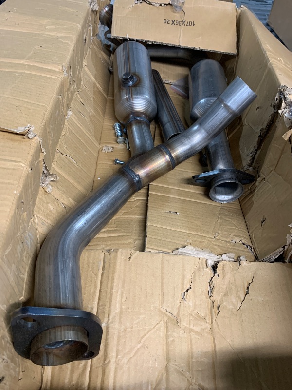 Photo 1 of (damaged)(sold for parts) FortunaFlow Catalytic Converter Compatible with Ford Explorer 2006-2010 4.0L,Replace 16434,645430,19378,8L2Z-5F250-A,6L2Z-5F250-AB (EPA Compliant)