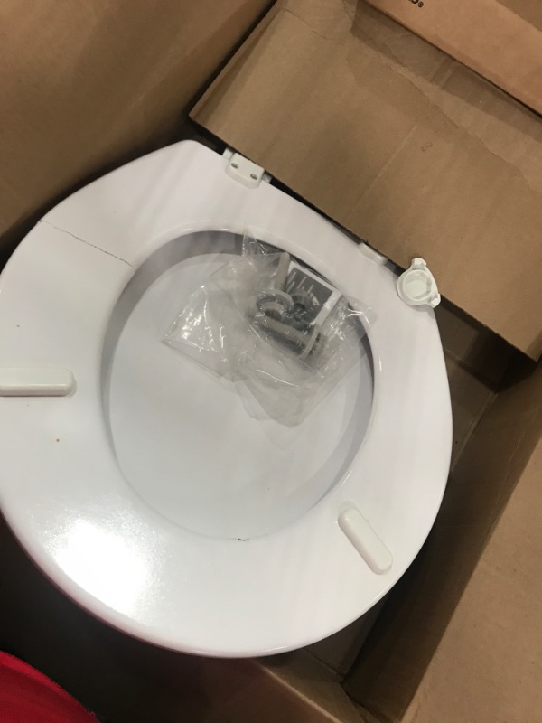 Photo 1 of BEMIS 500EC 390 Toilet Seat with Easy Clean & Change Hinges, 1 Pack Round, Cotton White