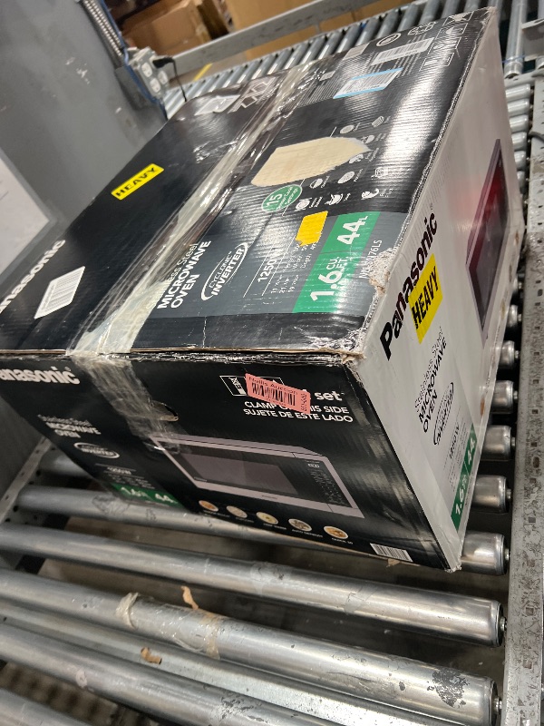 Photo 1 of ***NOT FUNCTIONAL/PARTS ONLY***

Panasonic NN-SN76LS 1.6 cu.ft Cyclonic Inverter Countertop Microwave Oven 1250Watt Power with Genius Sensor Cooking, 19.44"D x 21.88"W x 11.94"H, Stainless Steel