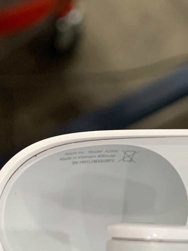 Photo 1 of ********************Left Bud does not work*******************
Beats Studio Buds - True Wireless Noise Cancelling Earbuds - Compatible with Apple & Android, Built-in Microphone, IPX4 Rating, Sweat Resistant Earphones, Class 1 Bluetooth Headphones - White