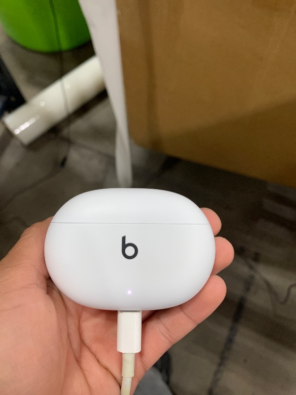 Photo 1 of ********************Left Bud does not work*******************
Beats Studio Buds - True Wireless Noise Cancelling Earbuds - Compatible with Apple & Android, Built-in Microphone, IPX4 Rating, Sweat Resistant Earphones, Class 1 Bluetooth Headphones - White