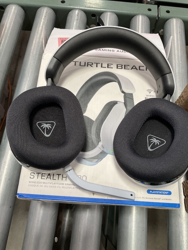 Photo 1 of *********************MISSING USB DONGLE*****************
Turtle Beach Stealth 600 Wireless Multiplatform Amplified Gaming Headset for PS5, PS4, PC, & Mobile – Bluetooth, 80-Hr Battery, Noise-Cancelling Flip-to-Mute Mic, 50mm Speakers – White**MISSING USB 