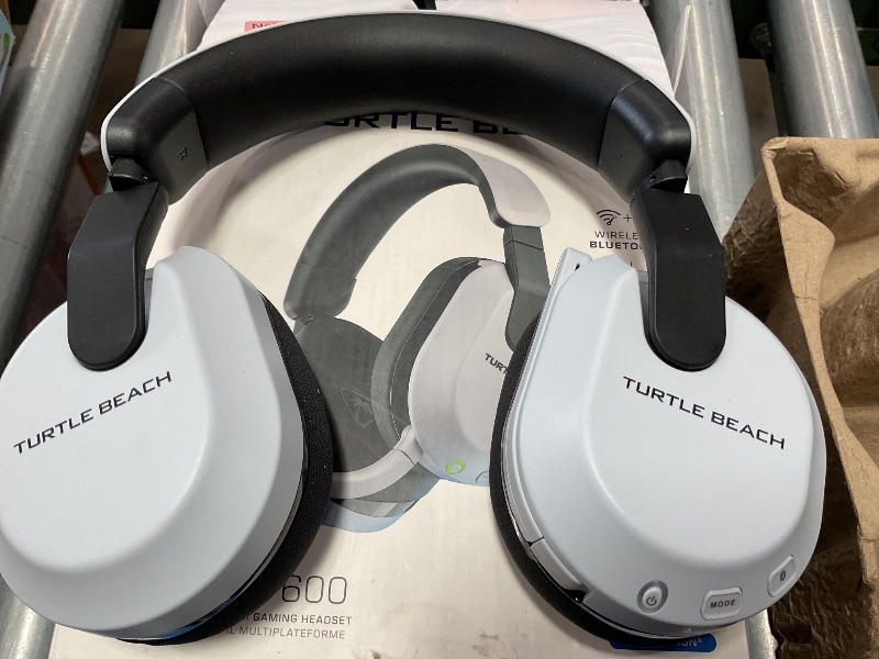 Photo 1 of *********************MISSING USB DONGLE*****************
Turtle Beach Stealth 600 Wireless Multiplatform Amplified Gaming Headset for PS5, PS4, PC, & Mobile – Bluetooth, 80-Hr Battery, Noise-Cancelling Flip-to-Mute Mic, 50mm Speakers – White**MISSING USB 