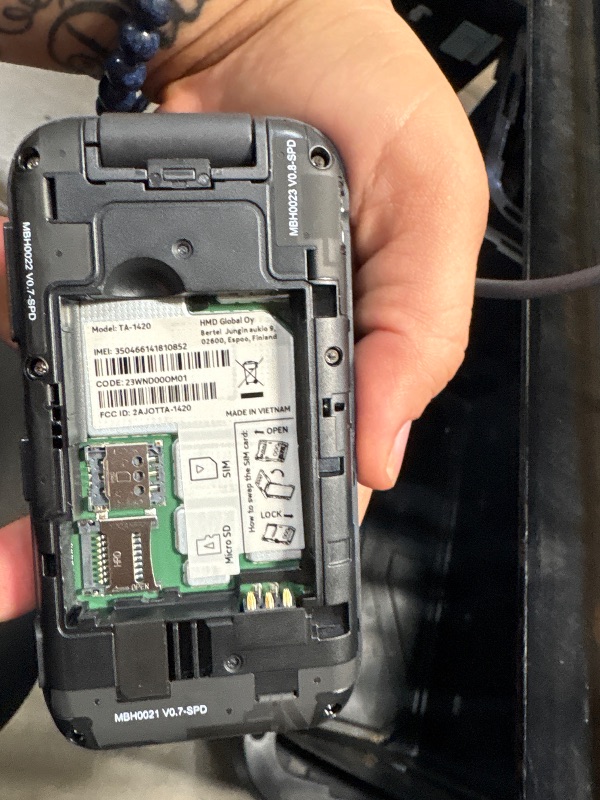 Photo 1 of **** NO BATTERY***** Nokia 2780 Flip | Unlocked | Universally Compatible with All Mobile Carriers | Black
