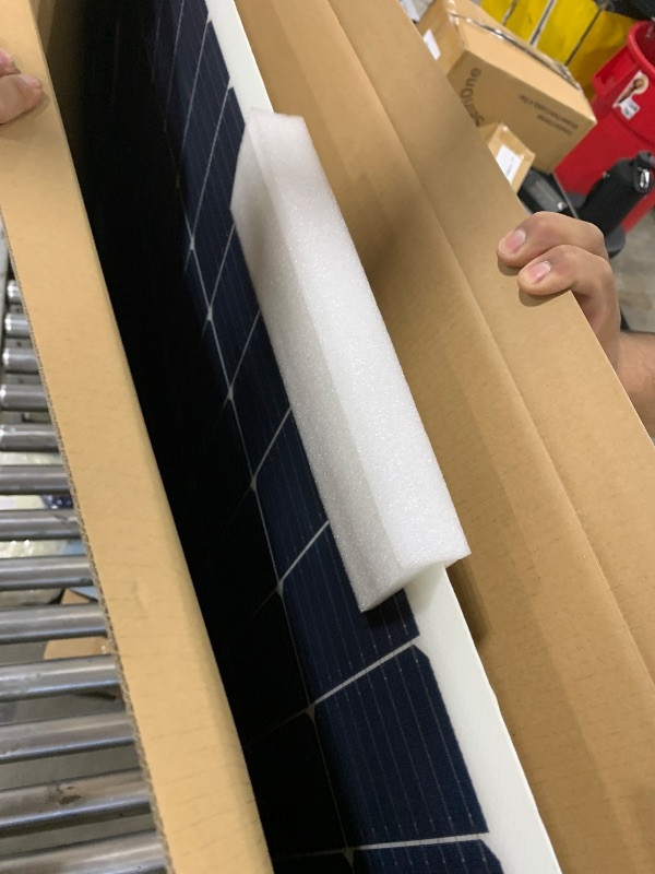 Photo 1 of Renogy Solar Panel 200W 12V Lightweight Monocrystalline Ultra-Flexible Bendable Mono Off-Grid Charger for Marine RV Cabin Van Car Boat Curve Surfaces