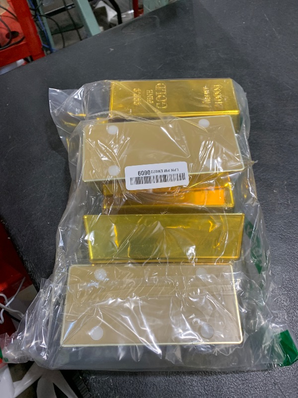 Photo 1 of 6 Pcs Fake Gold Bar Replica Brick Bullion Glittering Movie Prop for Stage Decoration Halloween Pirate Costume Supplies Novelty Gifts Paper Weight Door Stop (Gold, 6.5 Inch)
