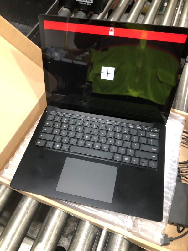 Photo 1 of Microsoft Surface Laptop 4 for Business - 13.5'', Matte Black (Metal), Intel Core i7, 16GB RAM, 256GB SSD, Fren