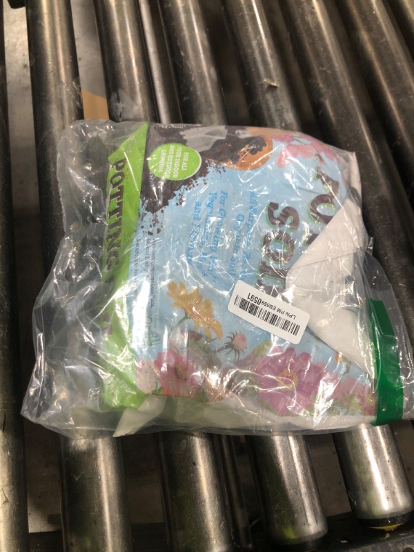 Photo 1 of Organic Harvest Potting Mix Soil for Vegetables, Herbs and Flowers, 4 Quart (Packaging May Vary) (1 Bag)