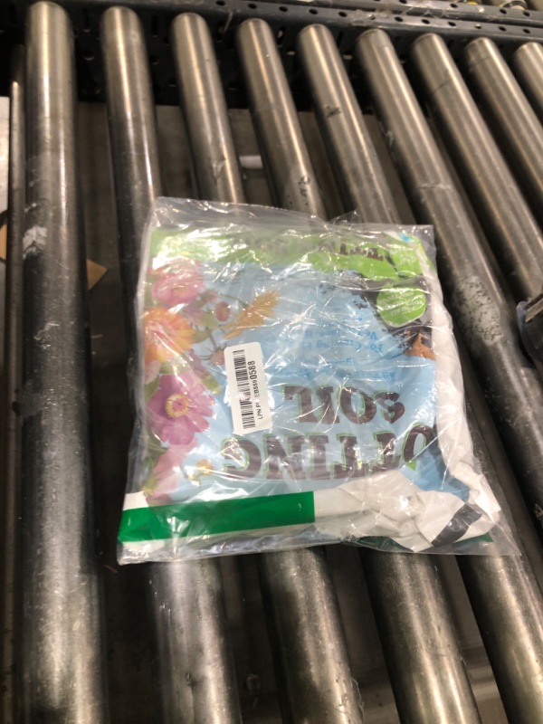 Photo 1 of Organic Harvest Potting Mix Soil for Vegetables, Herbs and Flowers, 4 Quart (Packaging May Vary) (1 Bag)