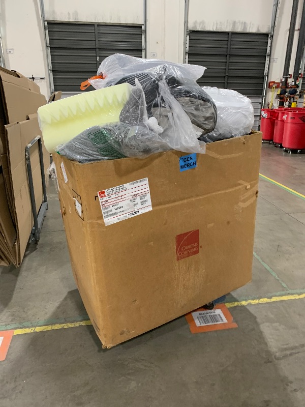 Photo 1 of bulk of mixed items (15 items)cusions, pillows, blankets,comforters, etc.