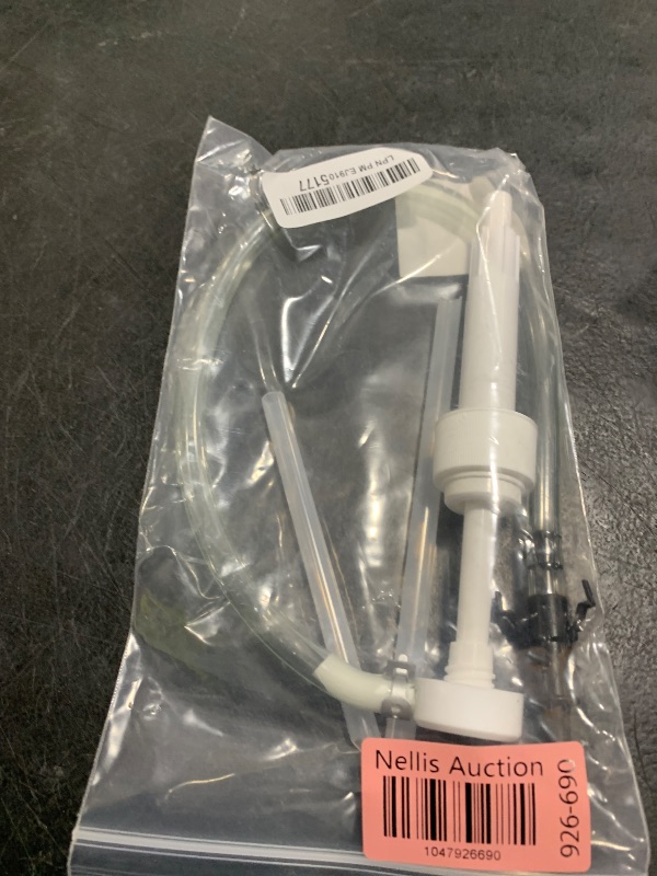 Photo 1 of Slippery Pete - Fluid Pump for Standard Quart Bottles - 8cc per Pump Stroke and 3rd Hand Adapter, Transfer Gear Oil, Transmission and Differential Fluid (28mm)