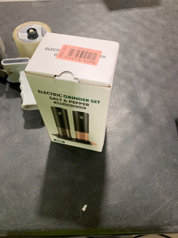 Photo 1 of electric grinder set salt n pepper