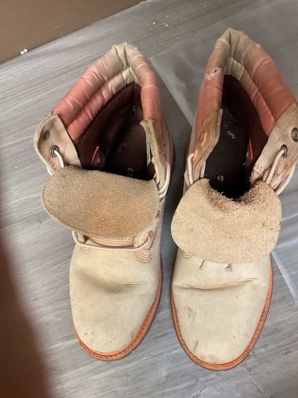 Photo 1 of Timberland wasserdichte Heritage Damenstiefel in Pink & Beige size 7 