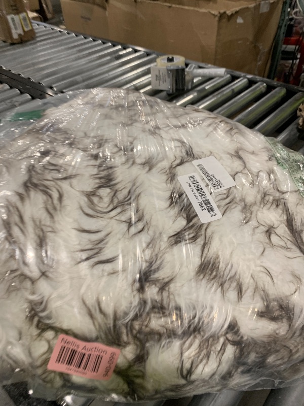 Photo 1 of KOOPRO Faux Fur Memory Foam Fluffy Dog Bed, Luxury Pup Rug Waterproof Dog Blanket, Removable Washable Fluffy Plush Cover, Anti Slip Base, Modern (Large, White with Brown Tips)