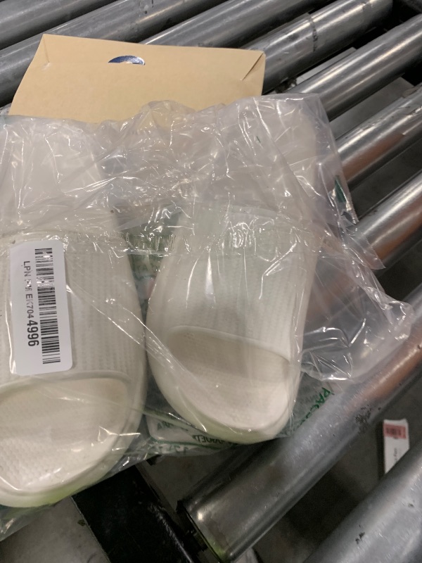 Photo 1 of Comwarm Cloud Slide Sandals for Women Men Ultra Comfort Recovery Pillow Slippers Soft Summer Beach Shoes with Low Arch Support,Off White Size 6.5-7 Wonmen/5-5.5 Men