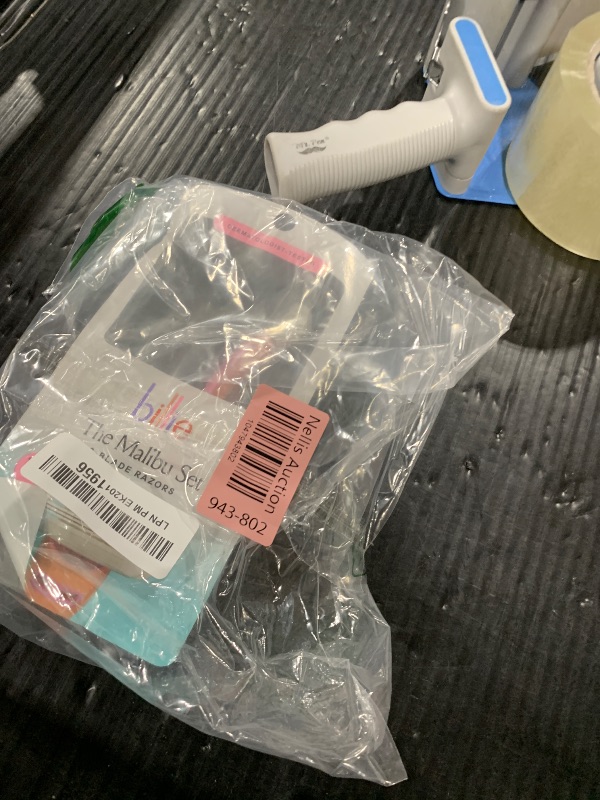 Photo 1 of Billie Disposable Razors for Women - The Malibu Set