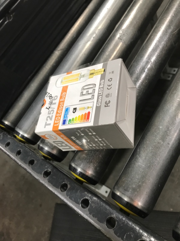Photo 1 of E12 Frosted led bulb Dimmable 6W equal 60W led candelabra bulb daylight 4000K clear T6 T25 E12 edison bulbs for ceiling fan light bulbs,chandelier light bulbs AC120V 600LM B11 candelabra bulbs 6Pack.