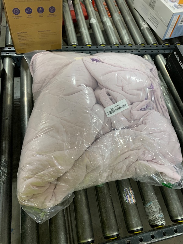 Photo 1 of King / California King 100% Cotton Scallopeded Quilt Set with Shams - Reversible Purple Floral - Lightweight, Breathable, All-Season Bedding - 3-Piece King Bed Set (Spring Petals Lavender)