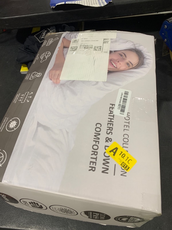 Photo 1 of APSMILE Luxurious California King Down Feather Fibers Comforter, Ultra-Soft Poly-Cotton Down Feather Fibers Duvet, Hotel Collection Comforter Medium Warmth All Season Duvet Insert(104x96, White)