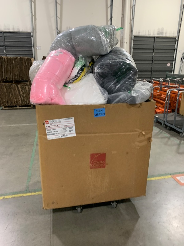 Photo 1 of Mixed Lot of Miscellaneous Home Comfort Items (20 items // Speedpack not included)