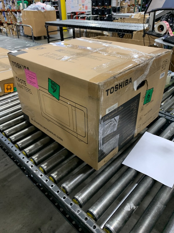 Photo 1 of Toshiba Air Fryer Combo 4-in-1 Countertop Microwave Oven, Smart Sensor, Convection, Mute Function, Position Memory 13.6" Turntable, 1.5 Cu 