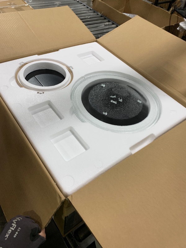 Photo 1 of Toshiba Air Fryer Combo 4-in-1 Countertop Microwave Oven, Smart Sensor, Convection, Mute Function, Position Memory 13.6" Turntable, 1.5 Cu 