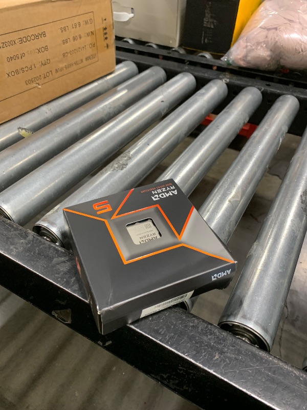 Photo 1 of AMD Ryzen™ 5 9600X 6-Core, 12-Thread Unlocked Desktop Processor