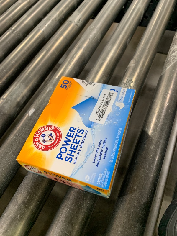 Photo 1 of Arm & Hammer Power Sheets Laundry Detergent, Fresh Linen 50ct, up to 100 Small Loads (Packaging may vary)