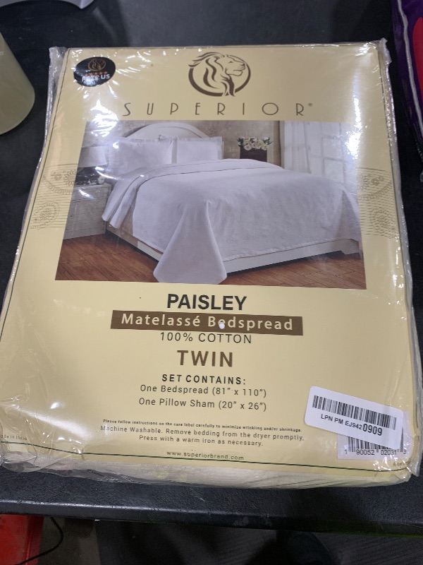 Photo 1 of Superior Paisley 3 Piece Cotton Bedspread Set, Home Bed Decor, Decorative Bed Spread, 2 Pillow Shams, Medium Weight Blanket, Matelasse Coverlet Bedding, Vintage Floral Pattern, Twin, Ivory