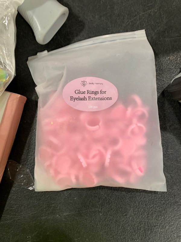 Photo 1 of Pretty memory 100PCS Glue Rings for Eyelash Extensions Lovely Heart Shaped Lash Glue Holder Volume Fanning Cup Eyelash Supplies, Pink