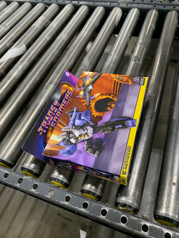 Photo 1 of Transformers The Movie Retro Skywarp Action Figure
