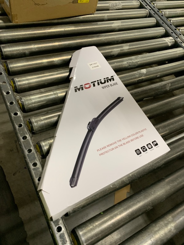 Photo 1 of MOTIUM OEM QUALITY Premium All-Season Windshield Wiper Blades (24"+21" pair for front windshield)