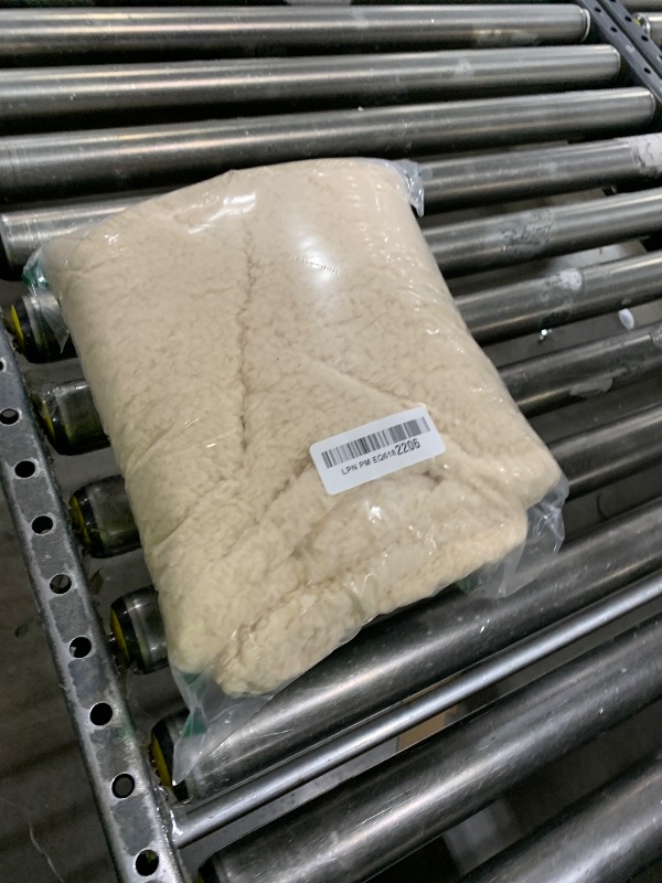 Photo 1 of 1 Pack 3 Calming Blankets Fluffy Premium Fleece Pet Blanket Soft Sherpa Throw for Dog Puppy Cat Beige Medium (30" x20'')