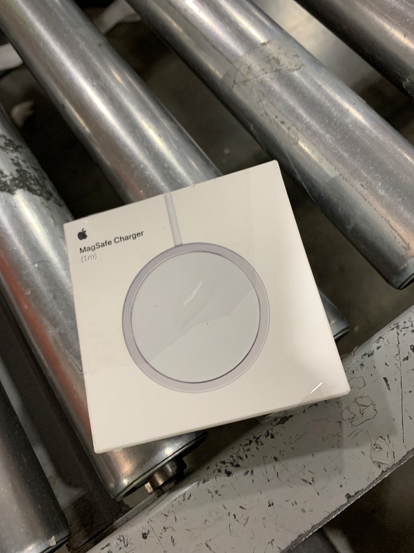 Photo 1 of Apple MagSafe Charger (1 m): Wireless Charger with Fast-Charging Capability